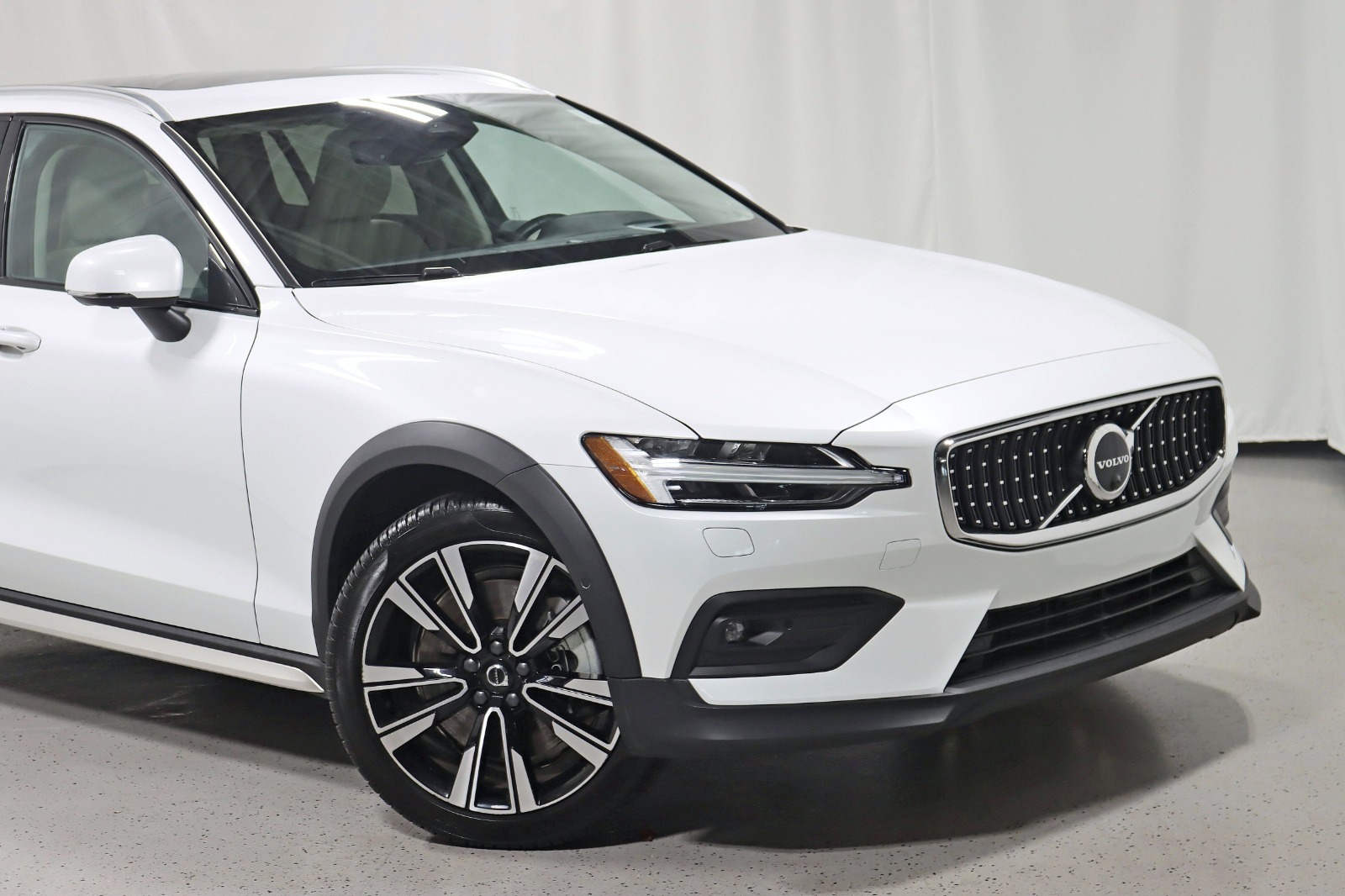 volvo v60 cross country 2023 YV4L12WC2P2106694 image volvo v60 cross country 2023 YV4L12WC2P2106694 image
